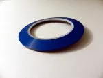 Fineline Tape ist ein ca. 6mm Linierband blau